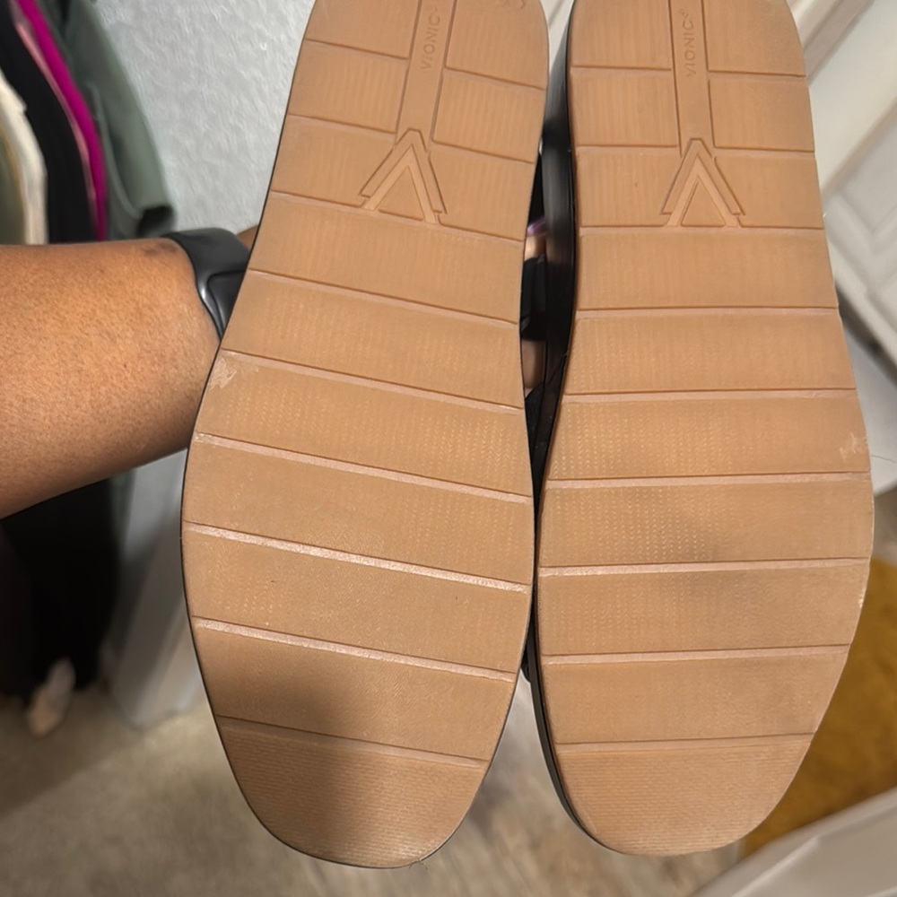 Vionic Dual-Tone Comfort Sandals